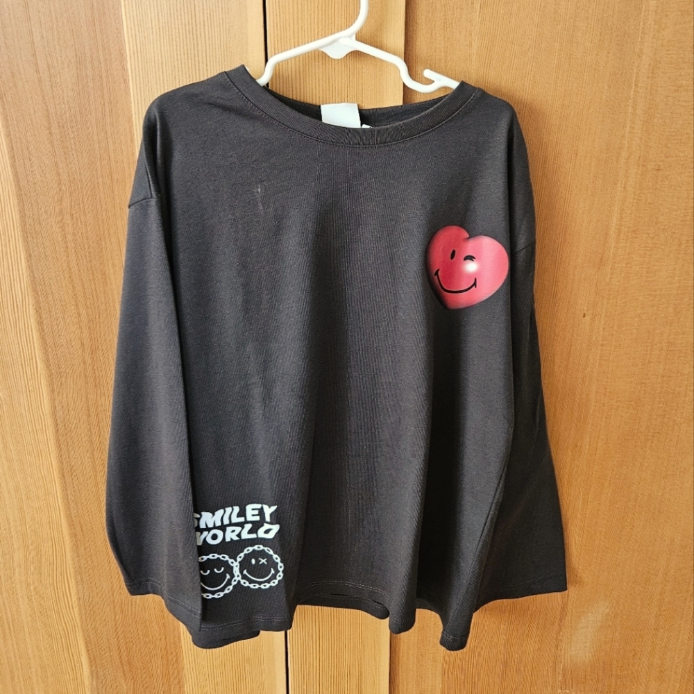 Zara Smile World Long Sleeve T-shirt / Color: Black / Size: 9-10